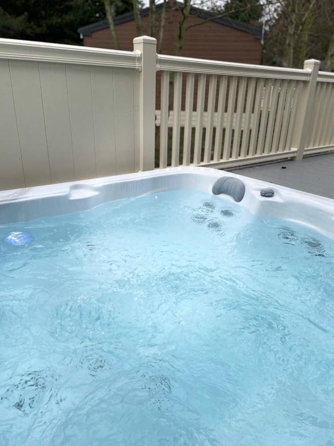 Happy Days Lodge With Hot Tub York Ngoại thất bức ảnh